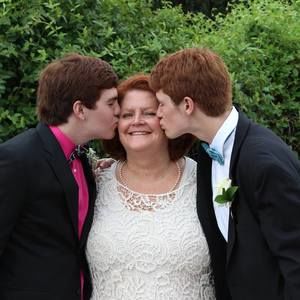 Meet your Posher, Dee dee